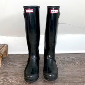 HUNTER RAIN BOOTS WITH SOCKS